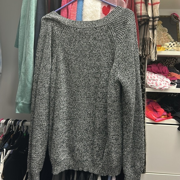 BCBG maxazria oversize, black and white V-neck sweater - Picture 5 of 5